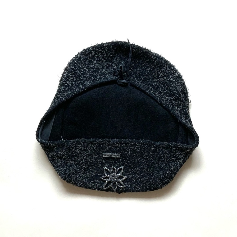 Pia Mala leather hat.
